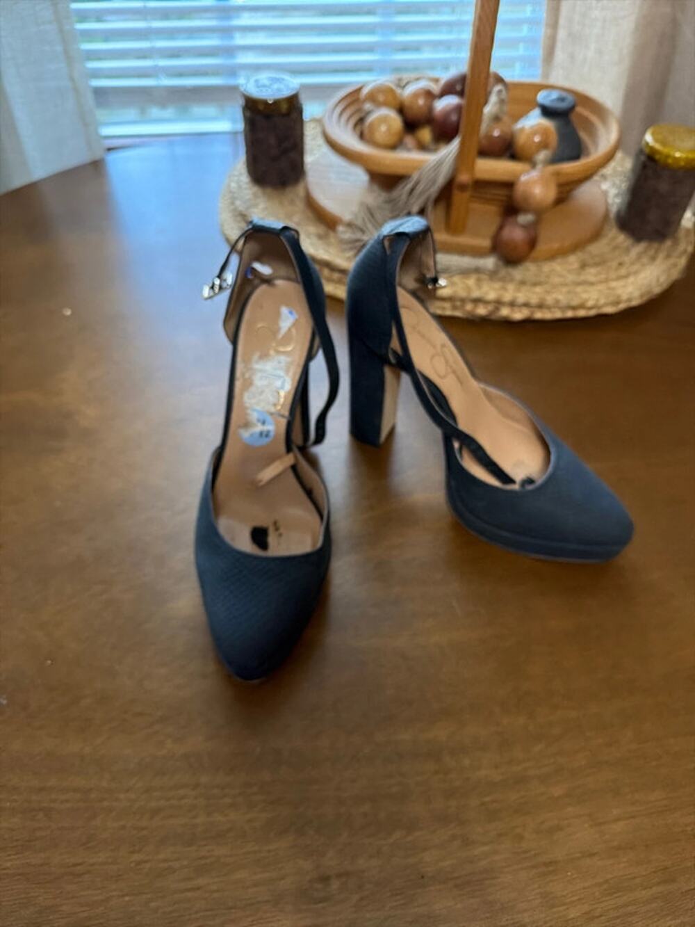 283 Jessica Simpson 9.5 black platform, thick heel pointy toe pumps black